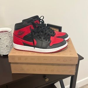 Jordan 1 mid “Banned” 2020